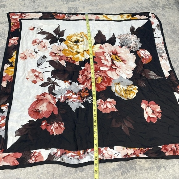 NWT Vince Camuto Floral Print Square Scarf Lightweight Silk Blend - Picture 8 of 8